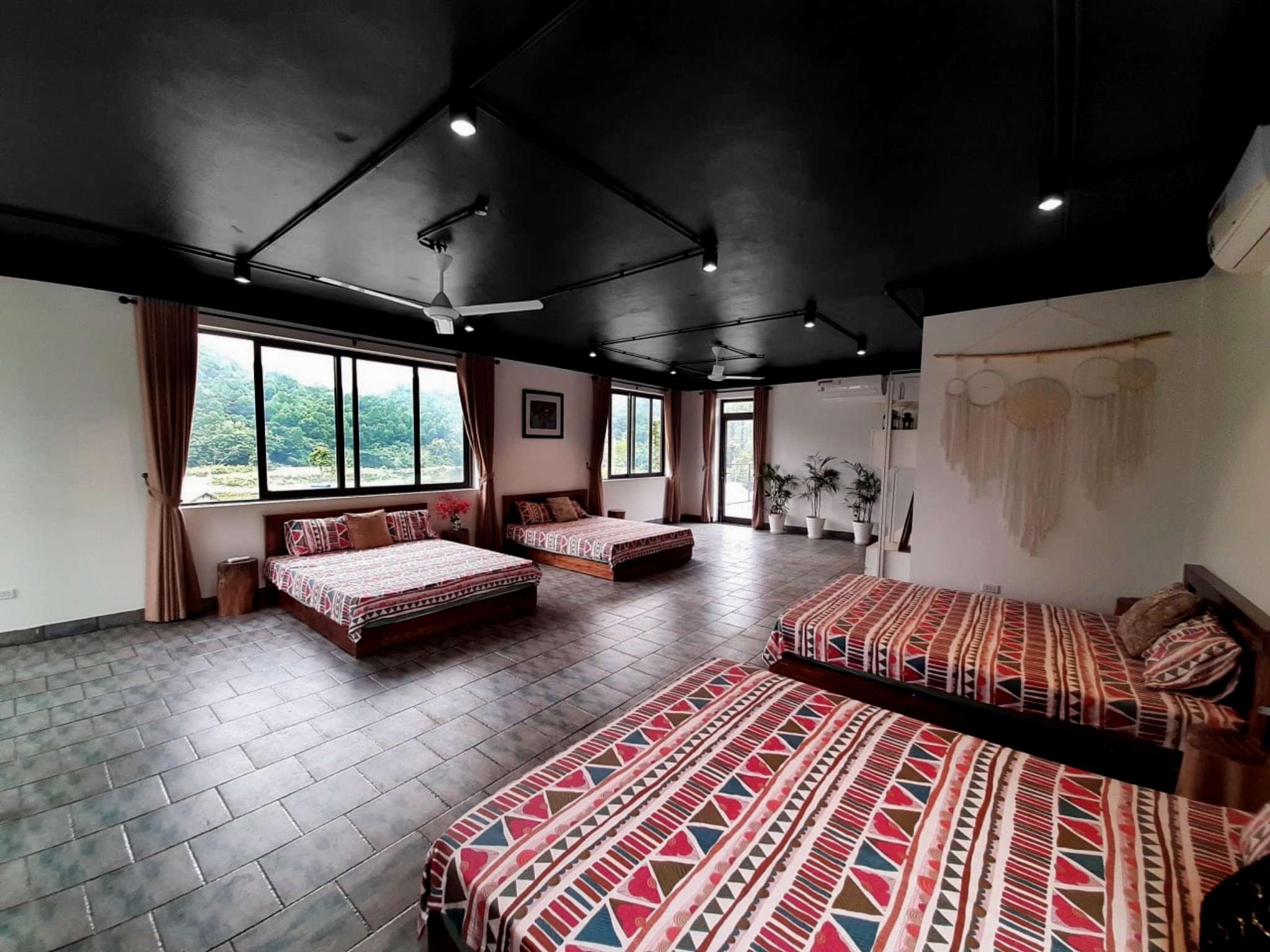 Phòng ngủ villa mùa hè tại Tula Hardin Homestay Hòa Bình